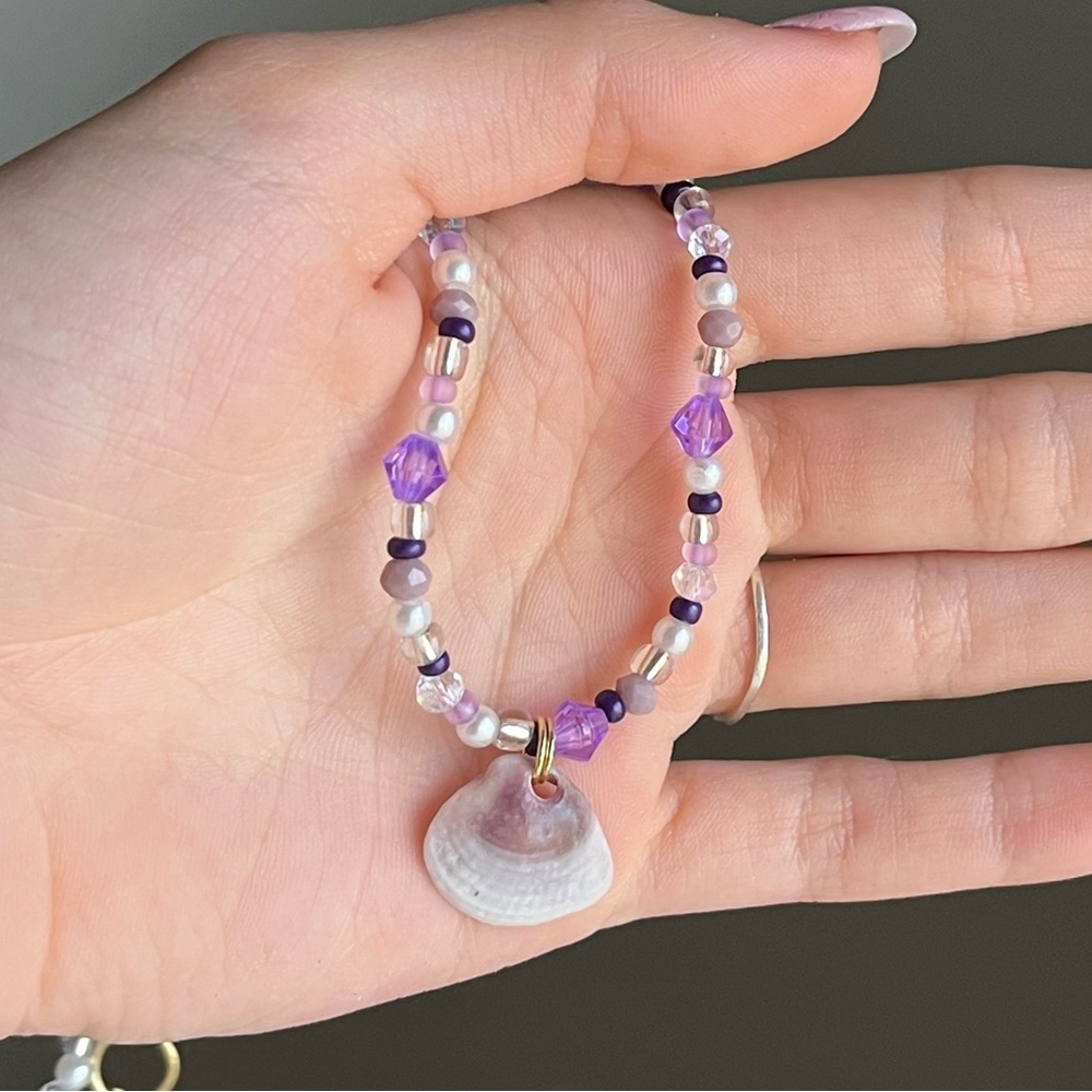 Handmade purple and white beaded necklace with real shell gold - Picture 2 of 9